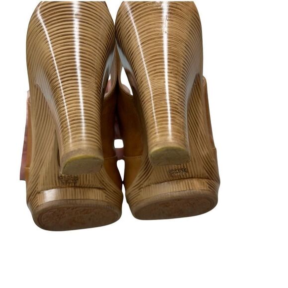 Sofft Women's Tan Sandals - Picture 12 of 15